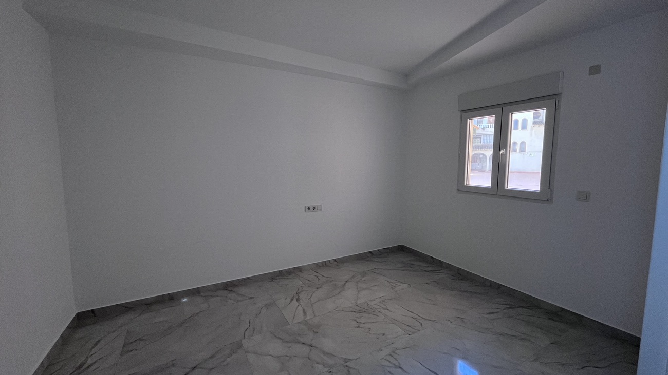 For sale - 2 Bedroom 2 Bathroom Bungalow in Torrevieja -  - Alicante