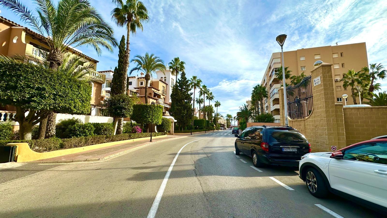 For sale - 3 Bedroom 2 Bathroom Apartment in Torrevieja - Los Frutales  - Alicante