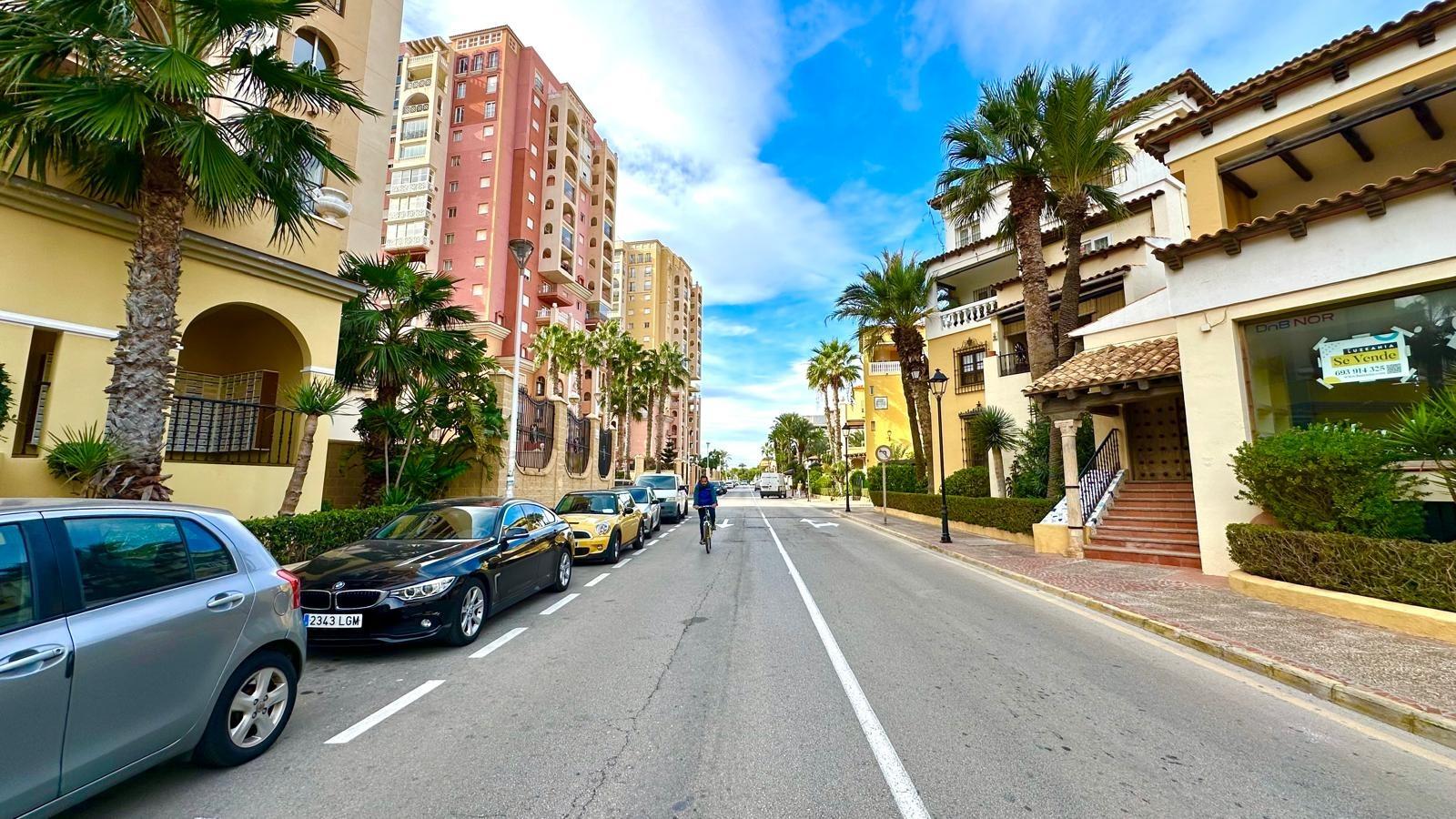 For sale - 3 Bedroom 2 Bathroom Apartment in Torrevieja - Los Frutales  - Alicante