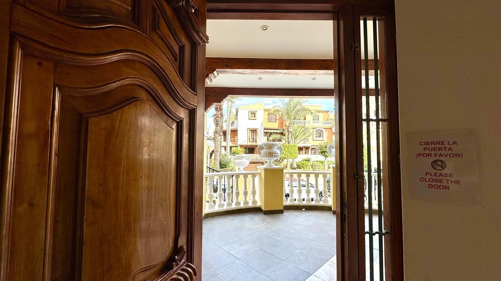 For sale - 3 Bedroom 2 Bathroom Apartment in Torrevieja - Los Frutales  - Alicante