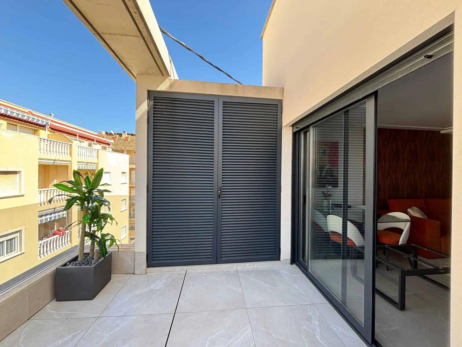 For sale - 3 Bedroom 2 Bathroom Penthouse in Torrevieja - Las Piscinas Naturales  - Alicante