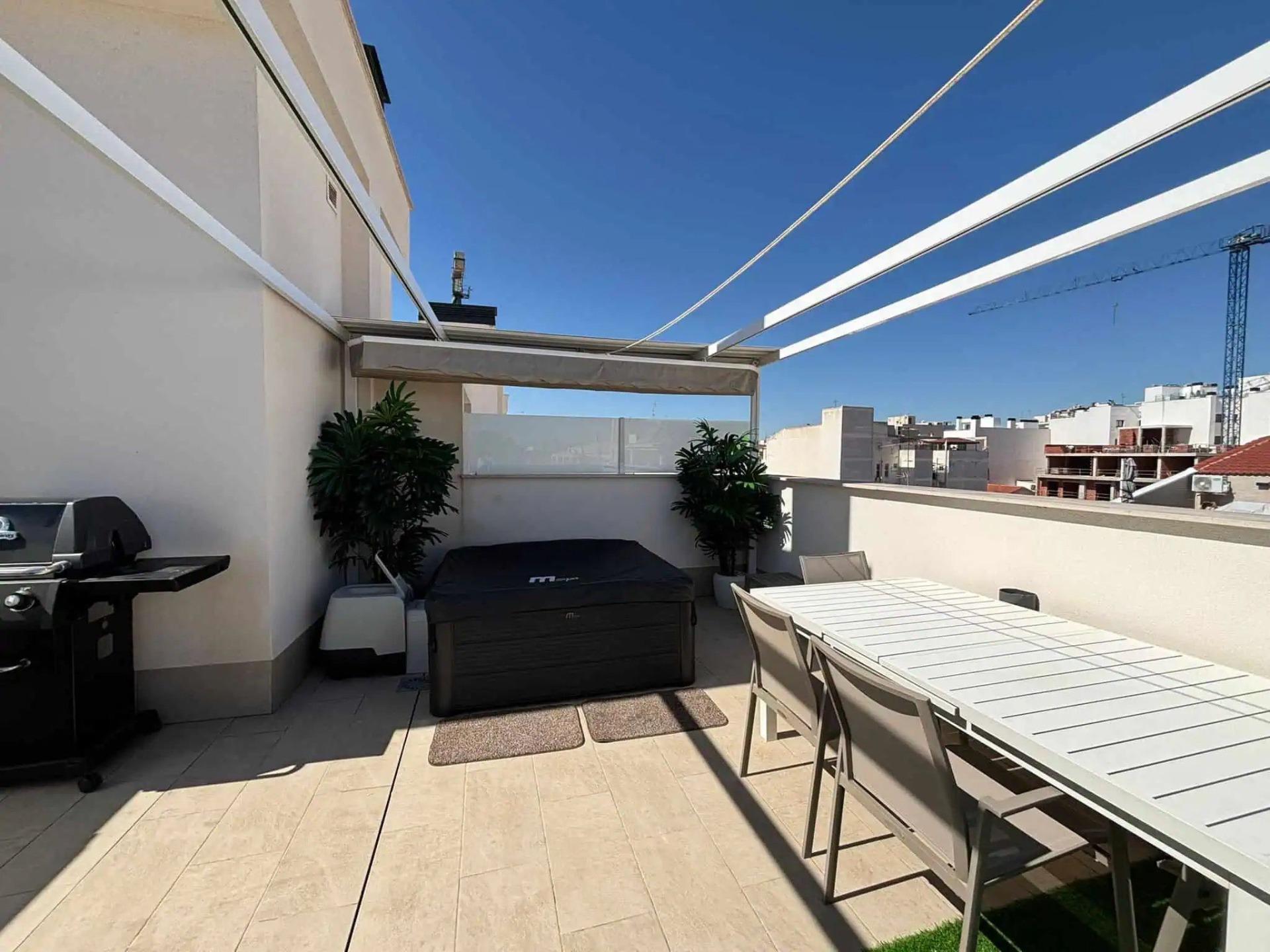 For sale - 3 Bedroom 2 Bathroom Penthouse in Torrevieja - Las Piscinas Naturales  - Alicante