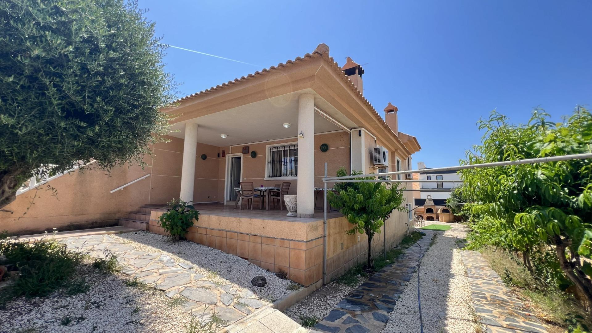 For sale - 4 Bedroom 2 Bathroom Semi Detached in Torrevieja - aguas nuevas  - Alicante