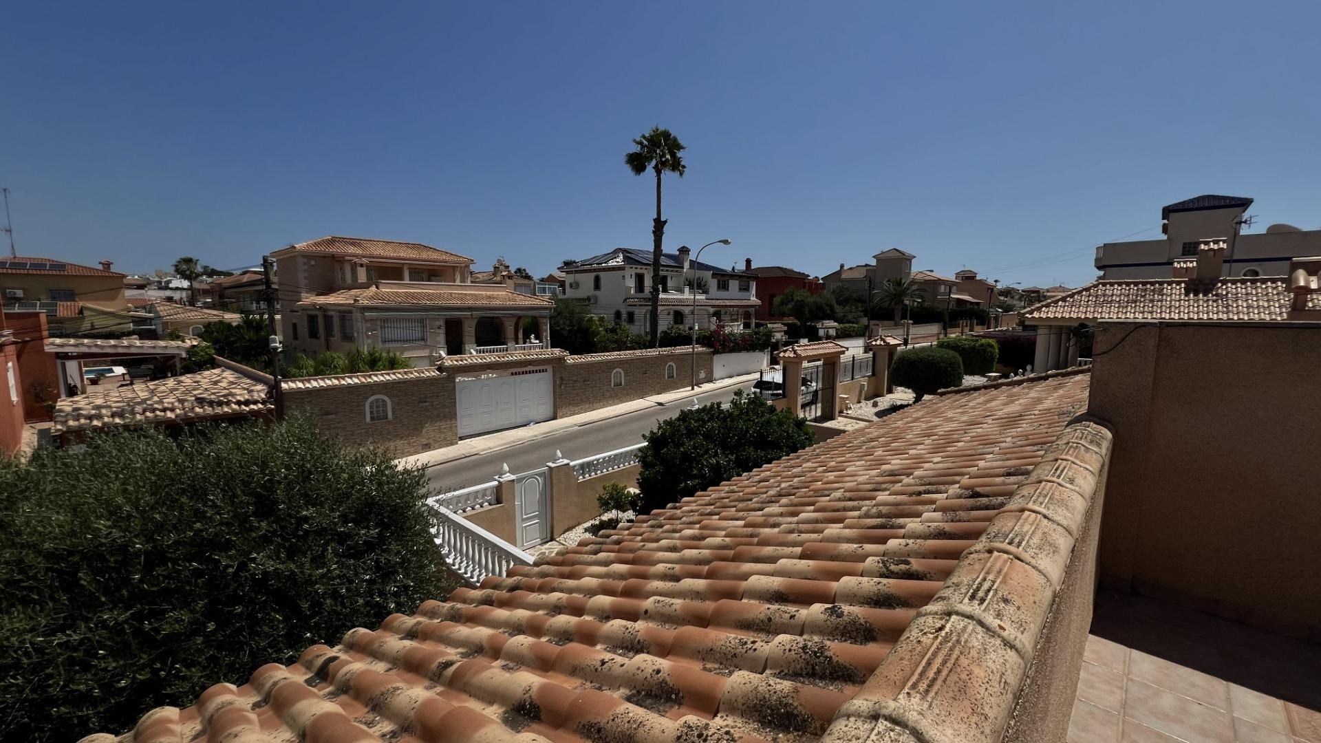 For sale - 4 Bedroom 2 Bathroom Semi Detached in Torrevieja - aguas nuevas  - Alicante