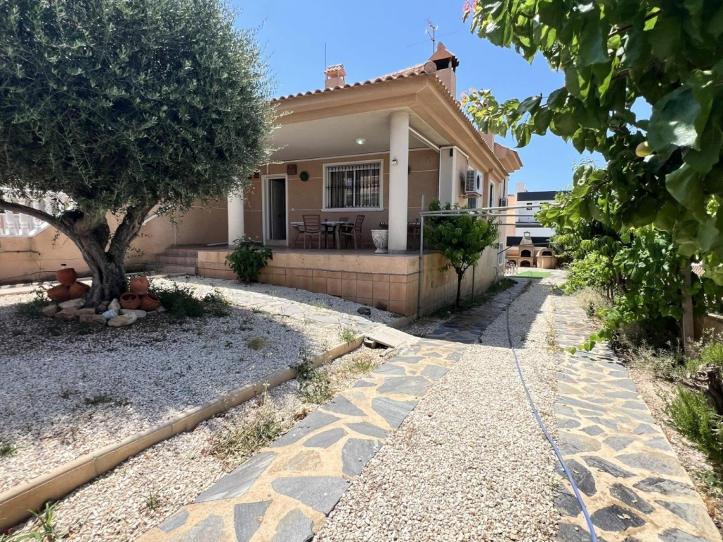 4 Bedroom 2 Bathroom Semi Detached in Torrevieja