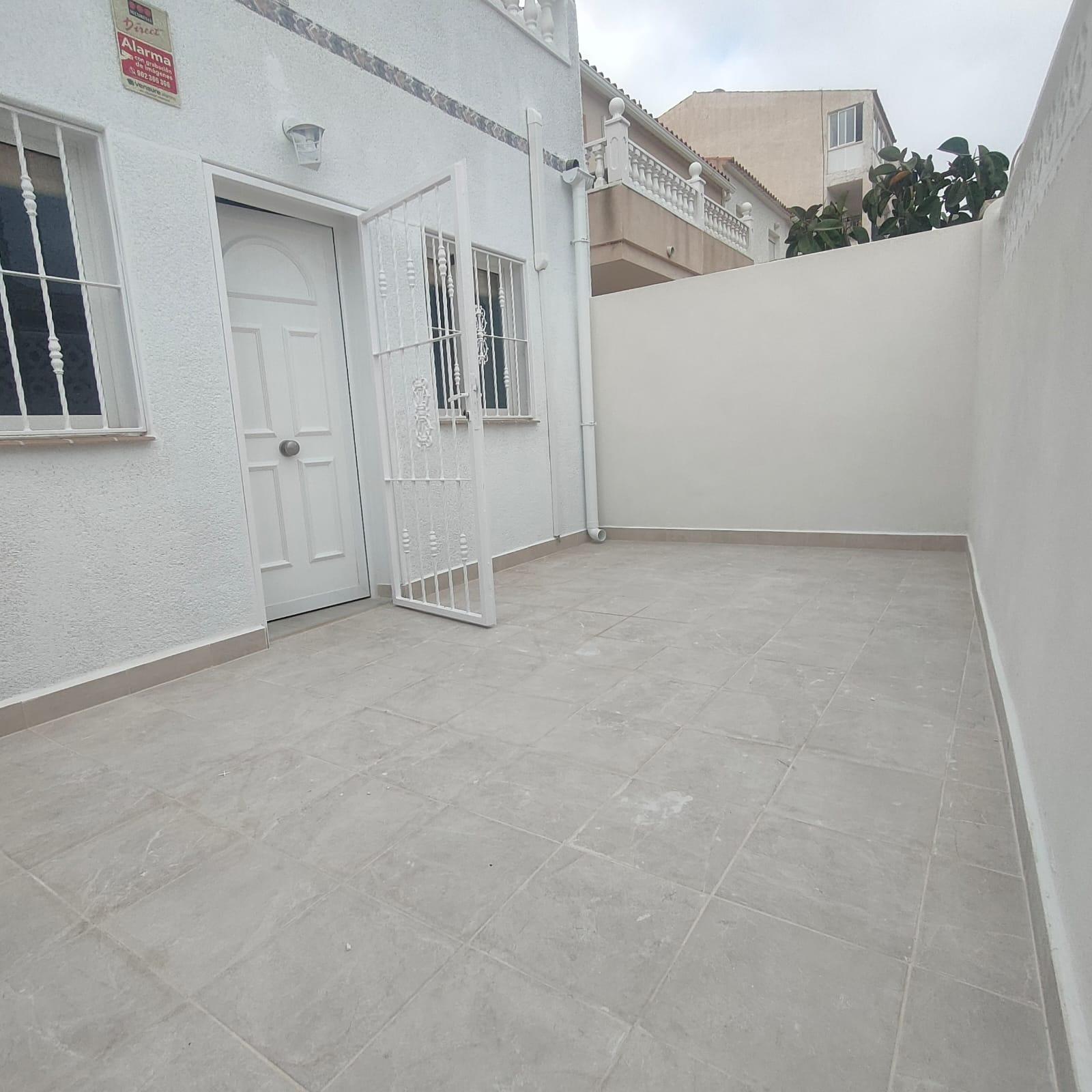 For sale - 2 Bedroom 2 Bathroom Town House in Torrevieja - Sector 25  - Alicante
