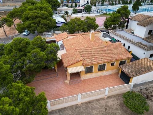 3 Bedroom 2 Bathroom Semi Detached in Orihuela Costa