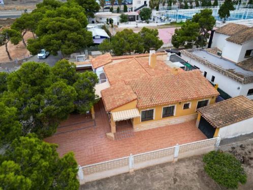 For sale - 3 Bedroom 2 Bathroom Semi Detached in Orihuela Costa - Punta Prima  - Alicante