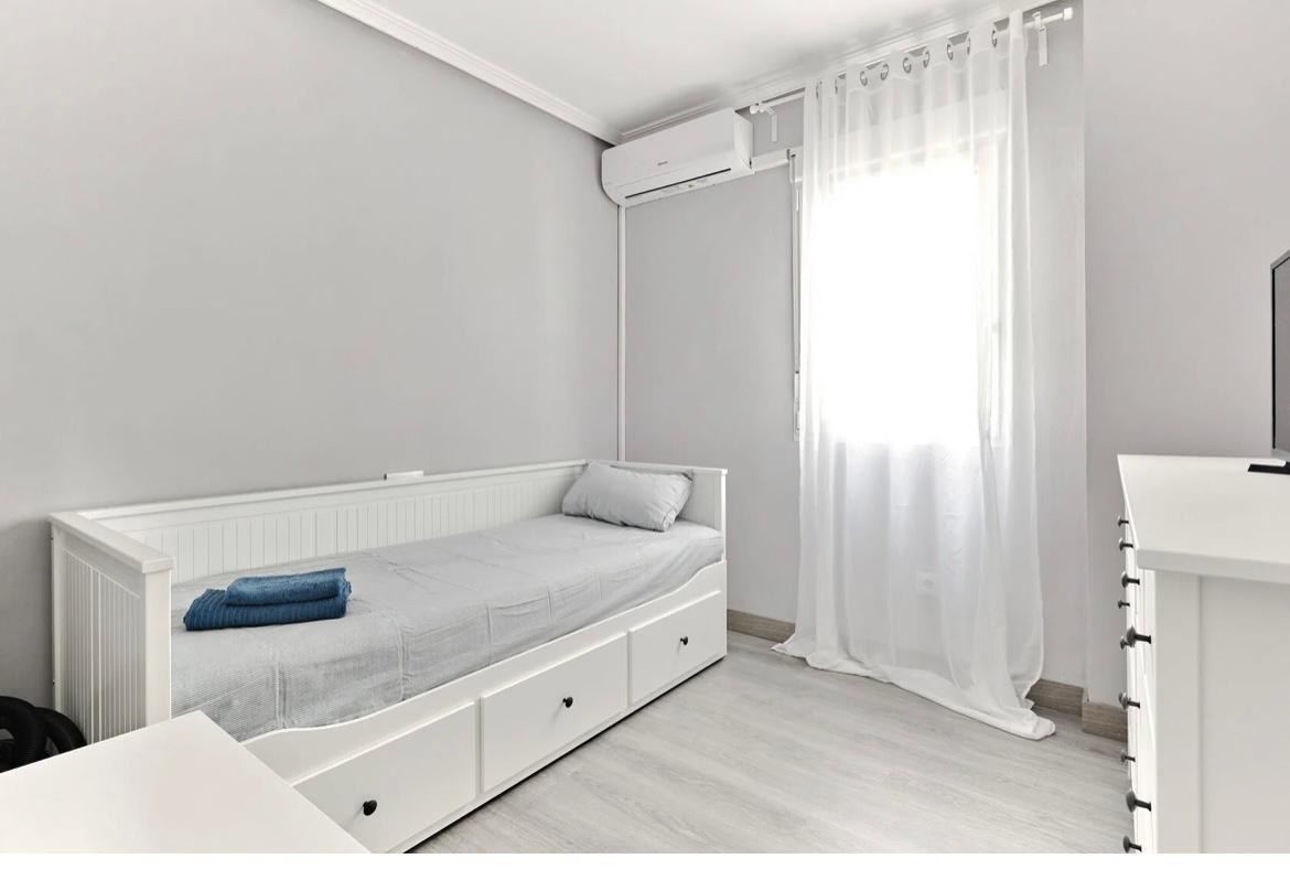 For sale - 2 Bedroom 2 Bathroom Apartment in Torrevieja - Centro  - Alicante