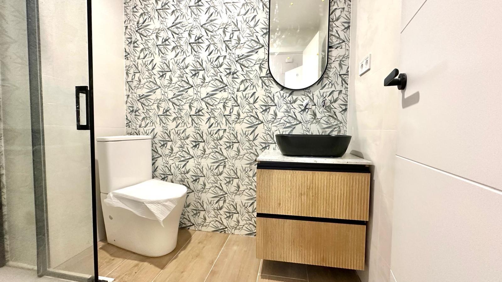 For sale - 3 Bedroom 2 Bathroom Apartment in Torrevieja - Centro  - Alicante