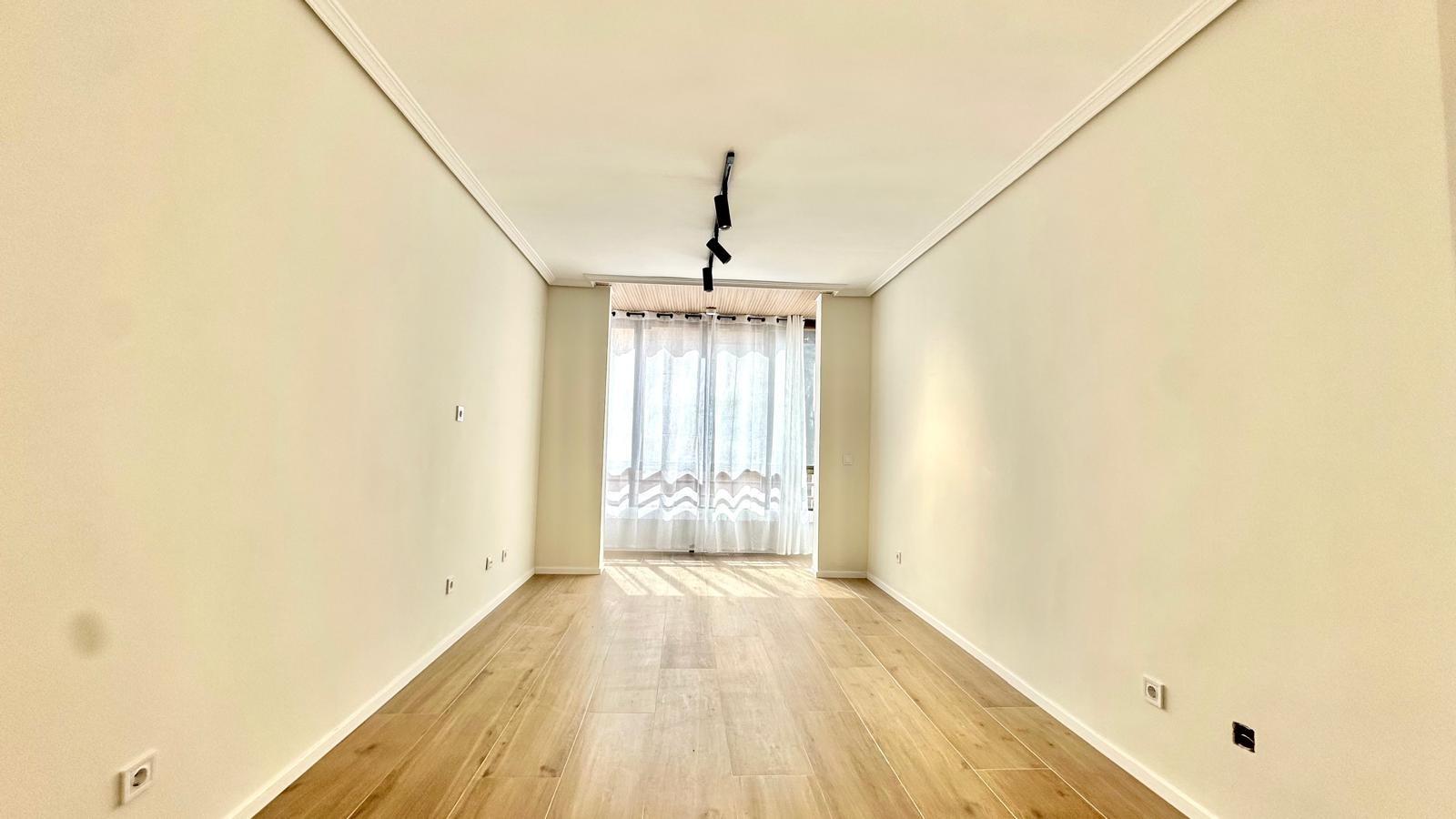 For sale - 3 Bedroom 2 Bathroom Apartment in Torrevieja - Centro  - Alicante