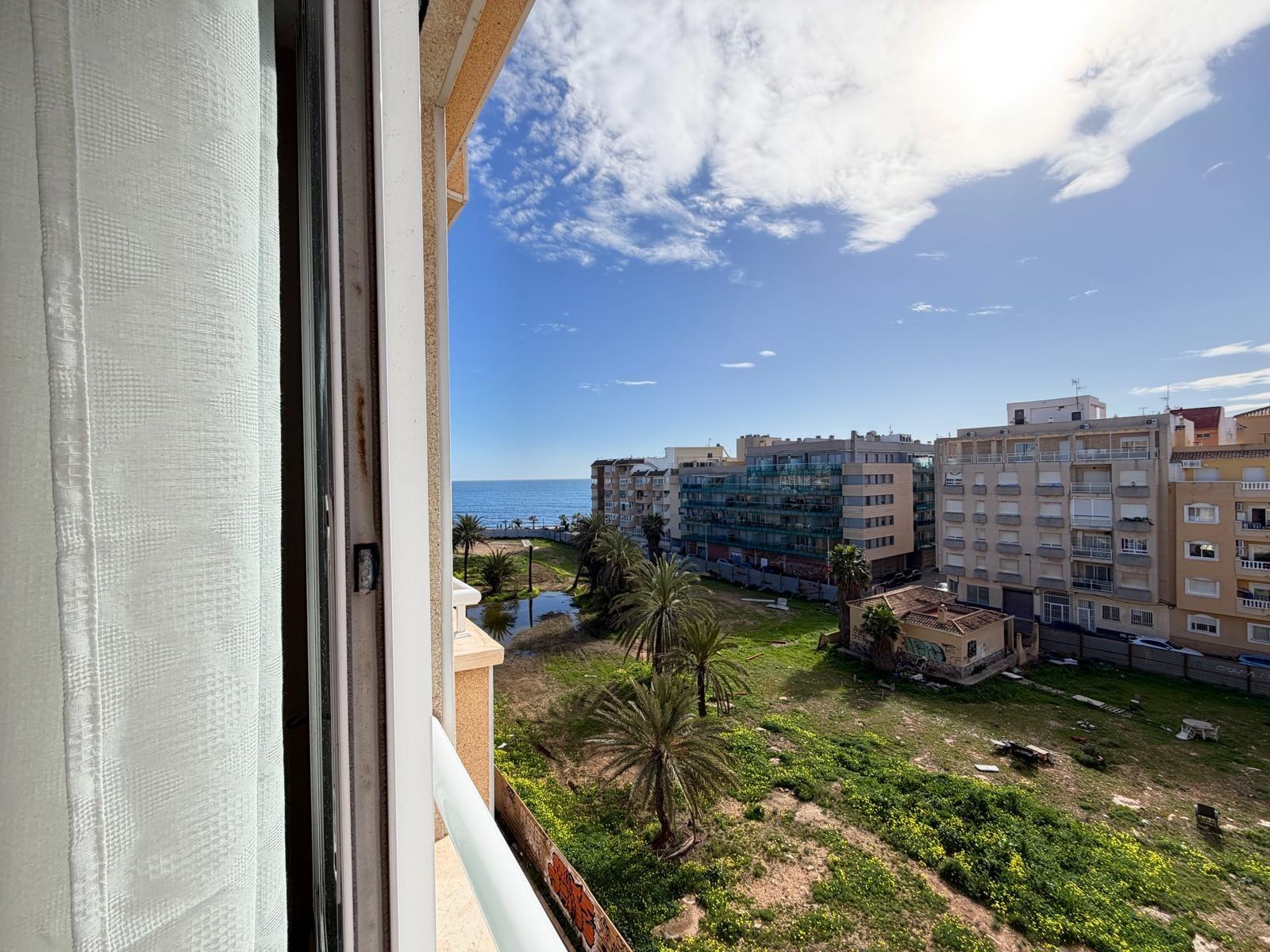 For sale - 2 Bedroom 1 Bathroom Apartment in Torrevieja - Playa Del Cura  - Alicante