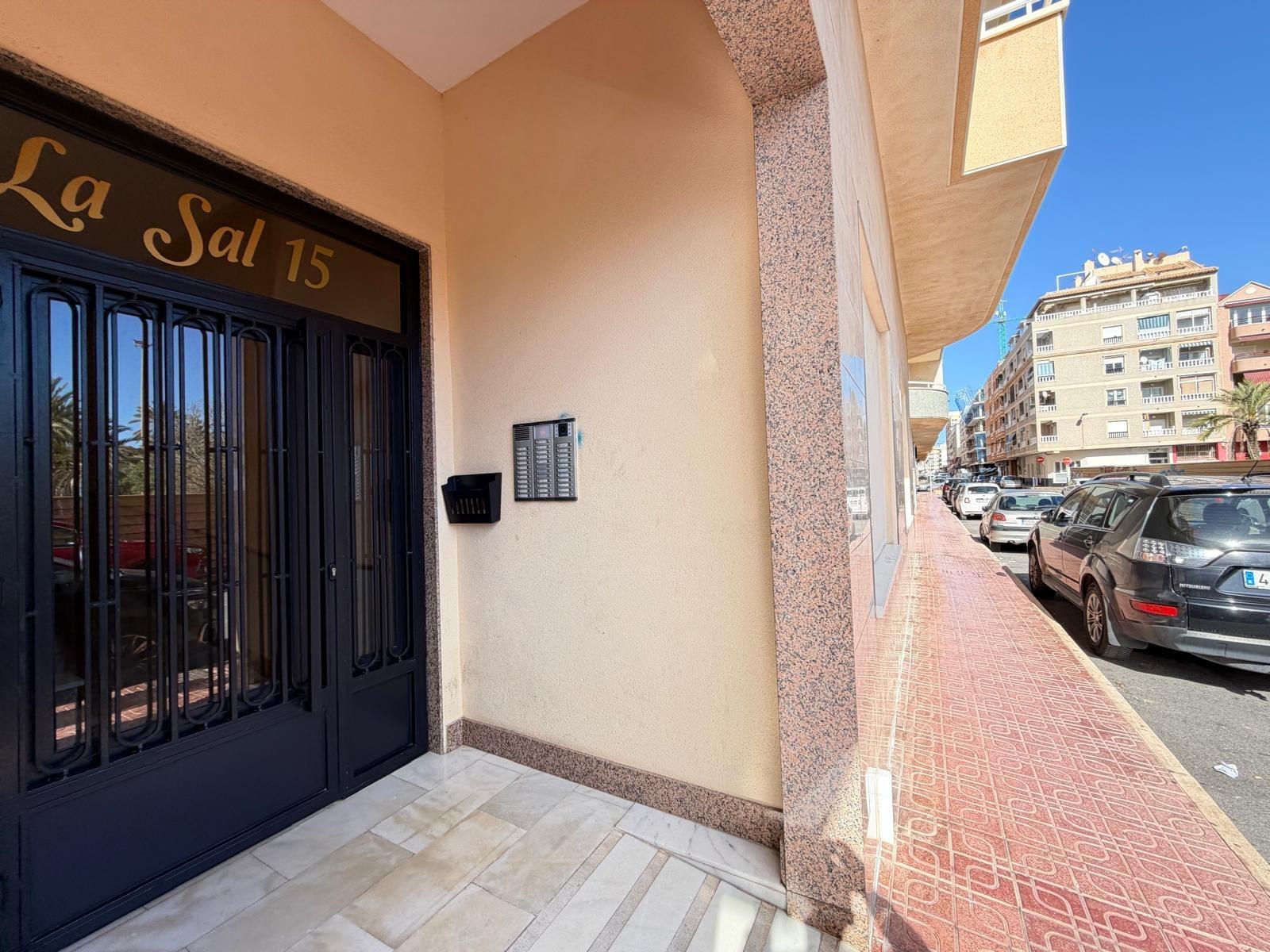 For sale - 2 Bedroom 1 Bathroom Apartment in Torrevieja - Playa Del Cura  - Alicante