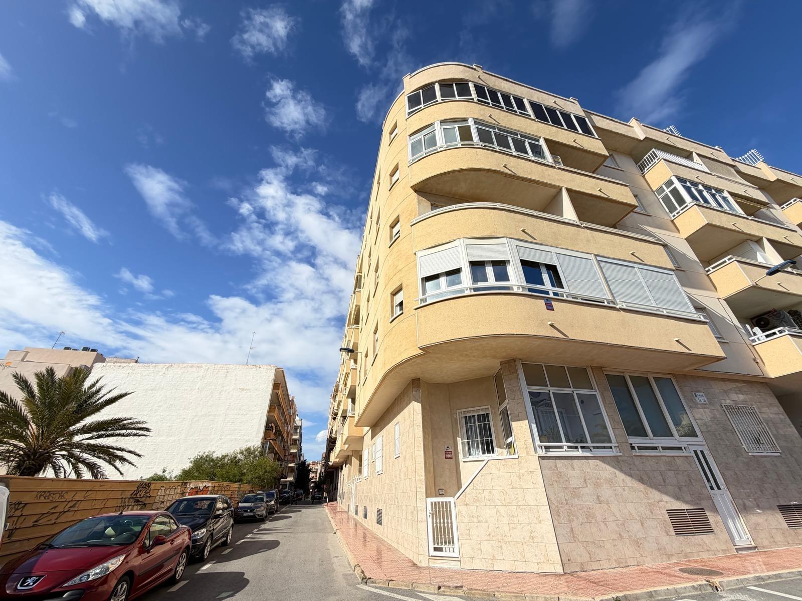 For sale - 2 Bedroom 1 Bathroom Apartment in Torrevieja - Playa Del Cura  - Alicante