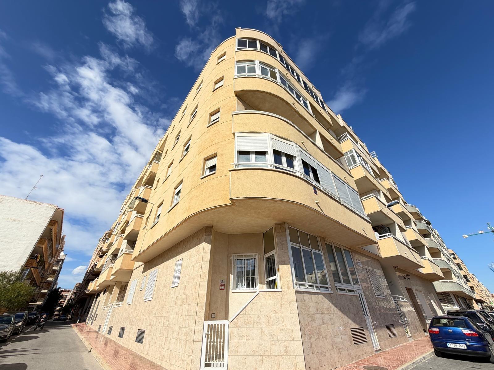 For sale - 2 Bedroom 1 Bathroom Apartment in Torrevieja - Playa Del Cura  - Alicante
