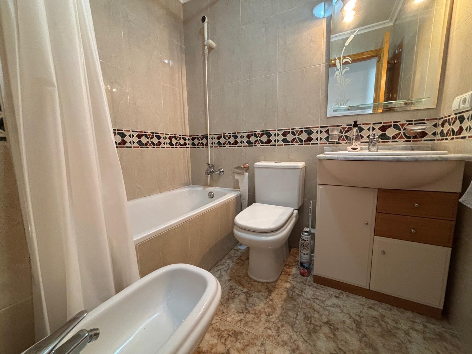 For sale - 3 Bedroom 2 Bathroom Apartment in Torrevieja - Playa Del Cura  - Alicante