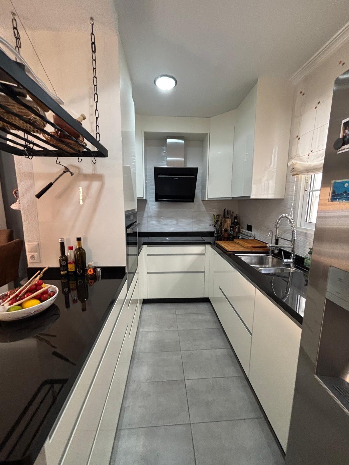 For sale - 3 Bedroom 2 Bathroom Apartment in Torrevieja - Torrevieja  - Alicante