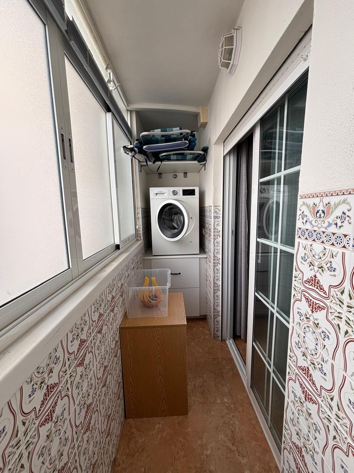 For sale - 3 Bedroom 2 Bathroom Apartment in Torrevieja - Torrevieja  - Alicante
