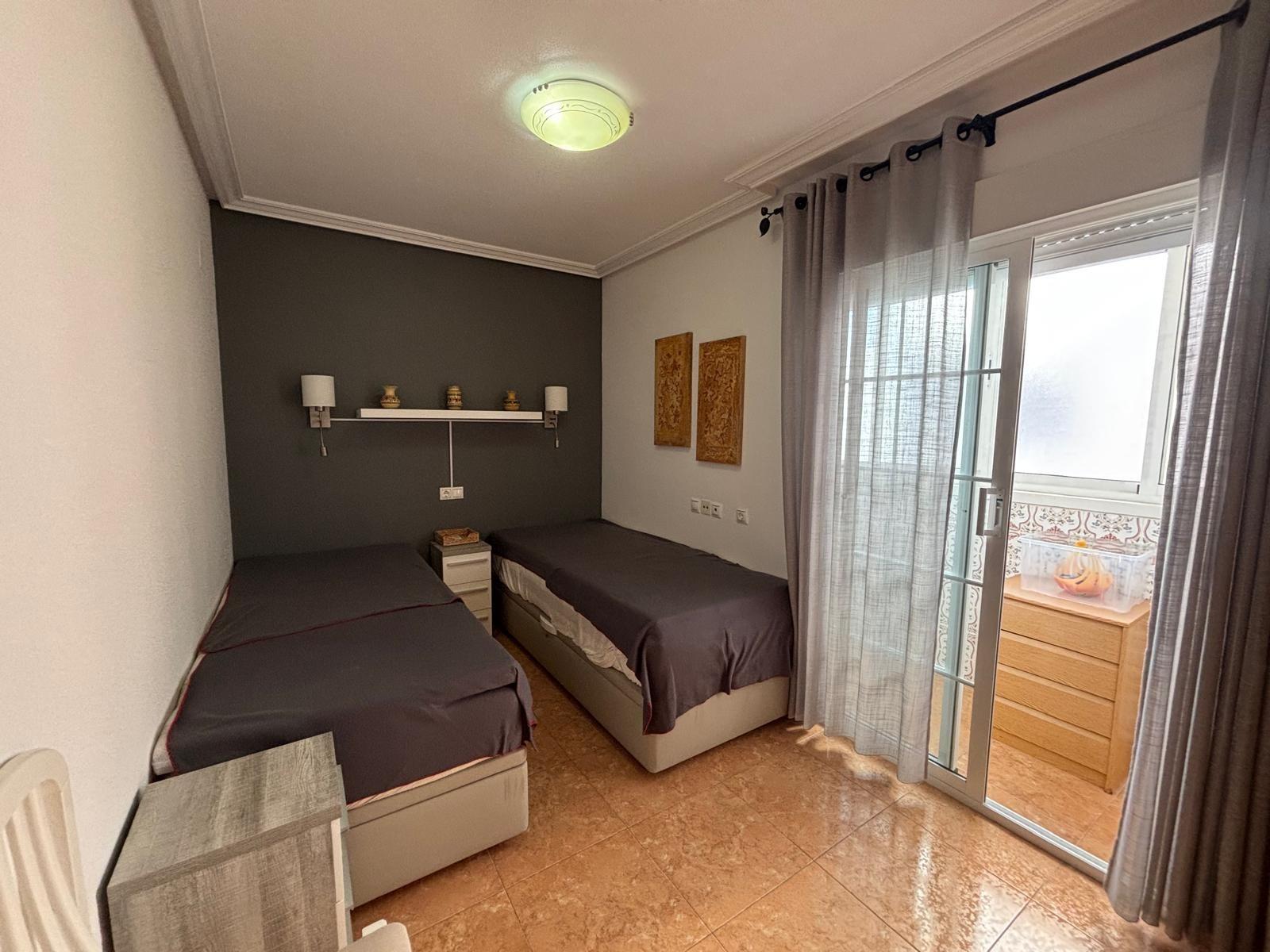 For sale - 3 Bedroom 2 Bathroom Apartment in Torrevieja - Torrevieja  - Alicante