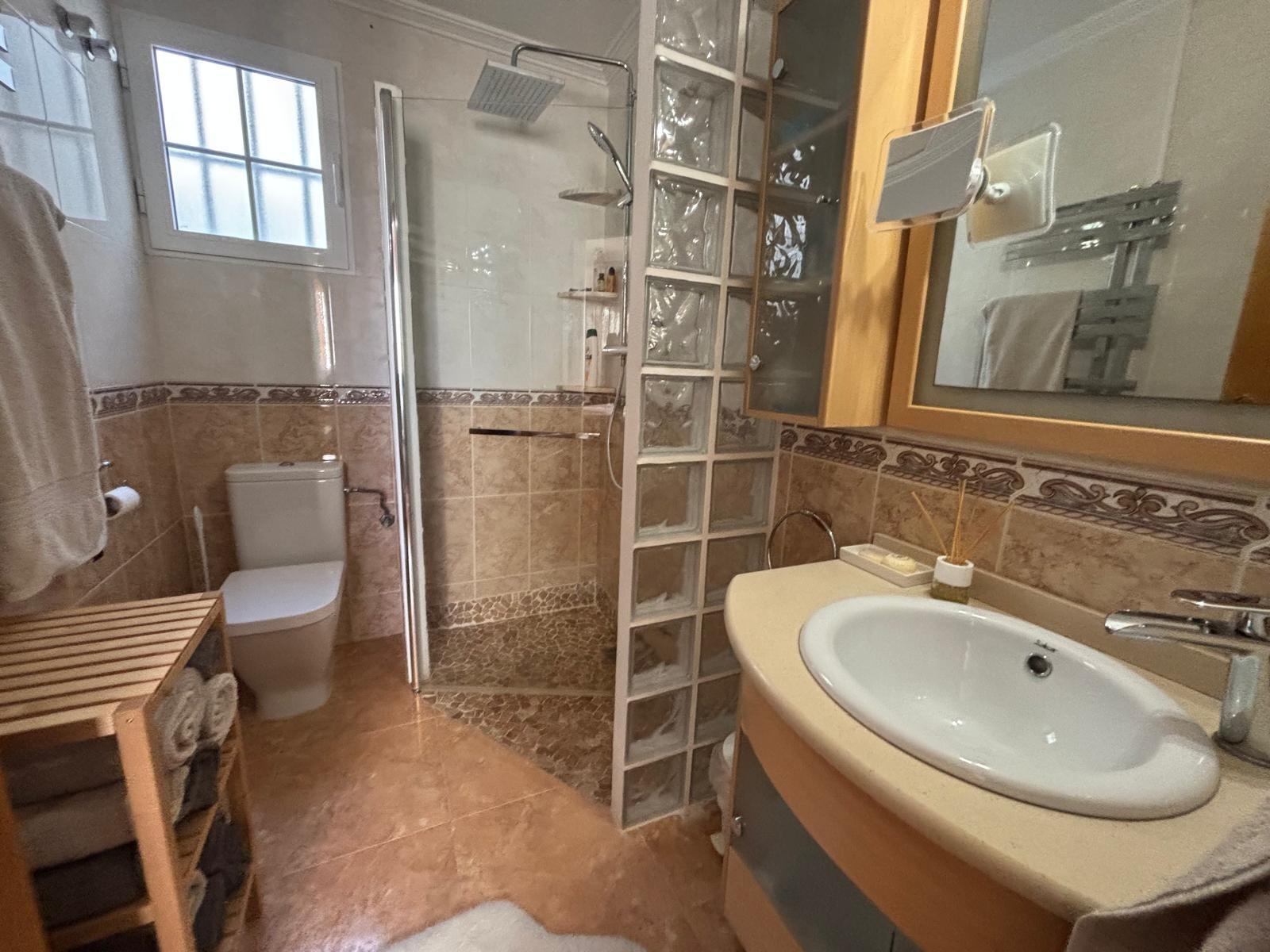 For sale - 3 Bedroom 2 Bathroom Apartment in Torrevieja - Torrevieja  - Alicante
