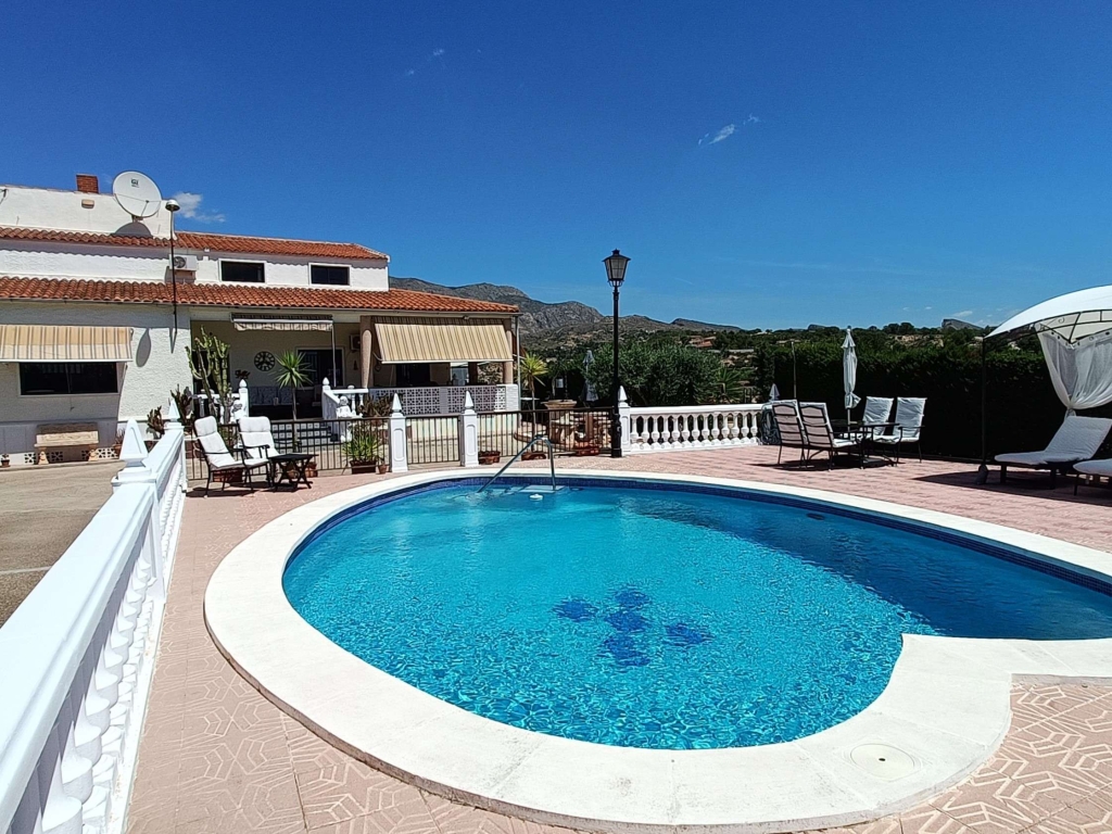 6 Bedroom 4 Bathroom Villa in Crevillent