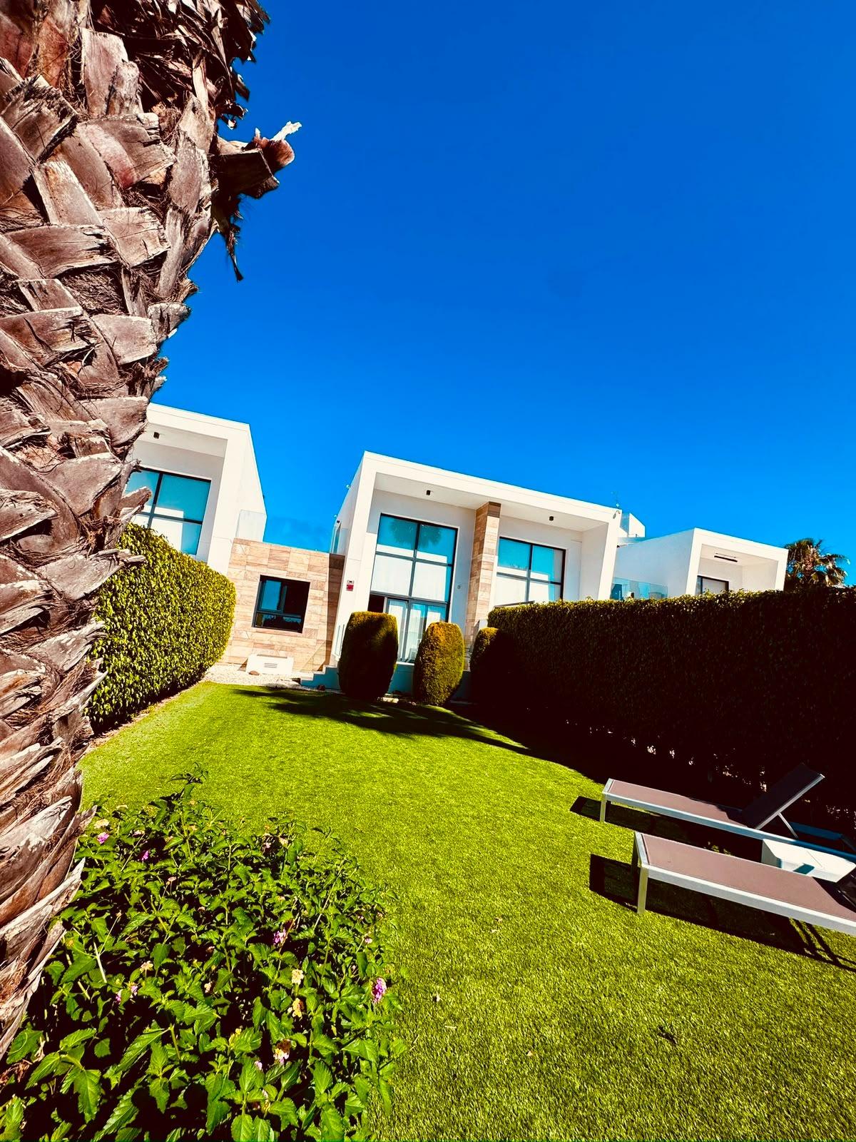 For sale - 3 Bedroom 2 Bathroom Town House in Orihuela Costa - Villamartin  - Alicante