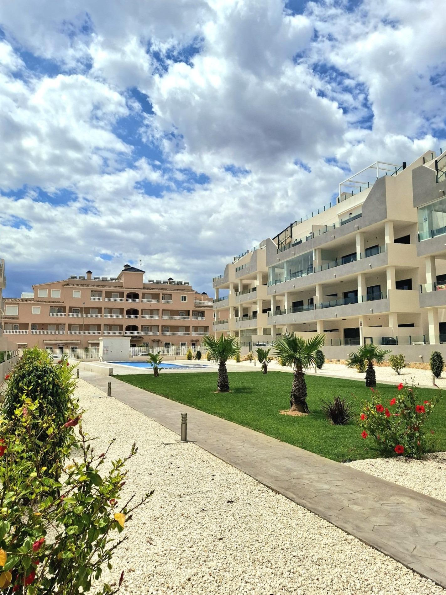 For sale - 3 Bedroom 2 Bathroom Apartment in Orihuela Costa - Villamartin  - Alicante
