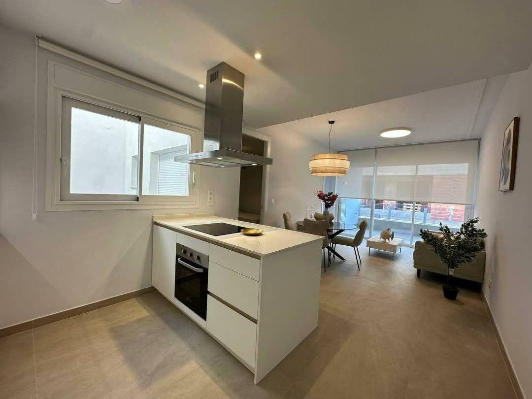 For sale - 2 Bedroom 2 Bathroom Apartment in Torrevieja - Playa De Los Locos  - Alicante
