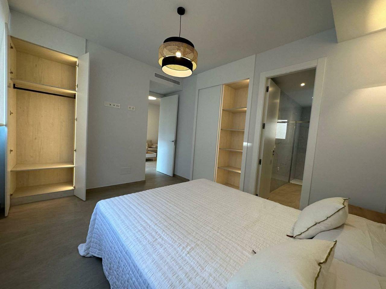 For sale - 2 Bedroom 2 Bathroom Apartment in Torrevieja - Playa De Los Locos  - Alicante