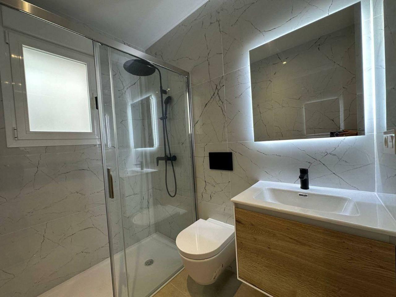 For sale - 2 Bedroom 2 Bathroom Apartment in Torrevieja - Playa De Los Locos  - Alicante