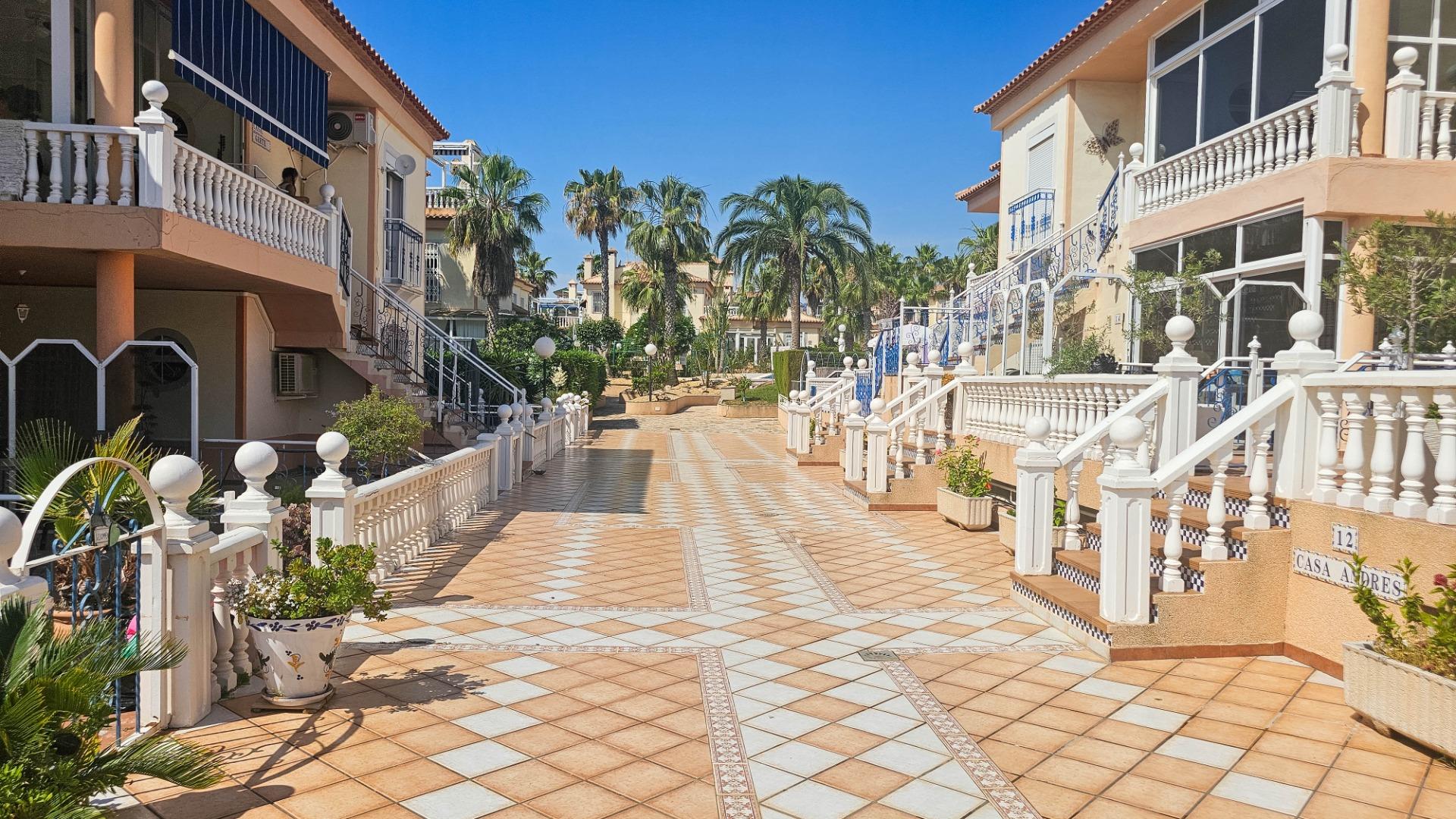 For sale - 2 Bedroom 1 Bathroom Bungalow in Orihuela Costa - Los Altos  - Alicante