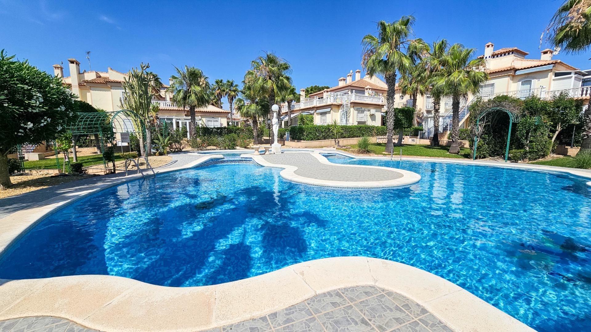 For sale - 2 Bedroom 1 Bathroom Bungalow in Orihuela Costa - Los Altos  - Alicante