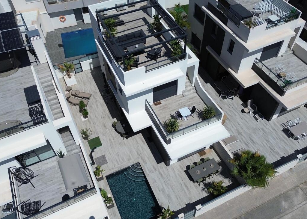 3 Bedroom 3 Bathroom Villa in Benijofar