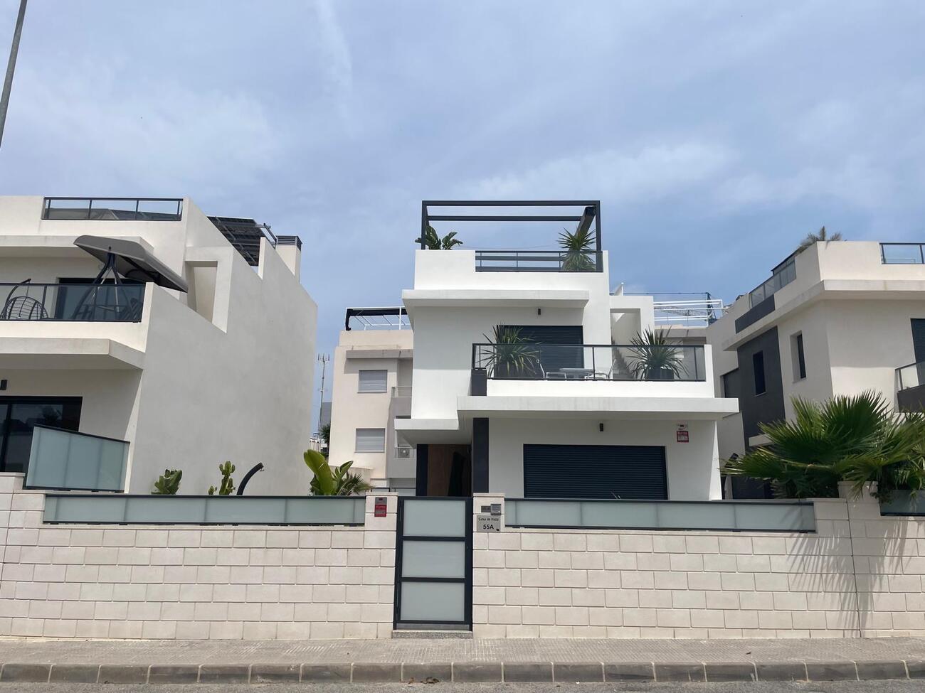 For sale - 3 Bedroom 3 Bathroom Villa in Benijofar -  - Alicante