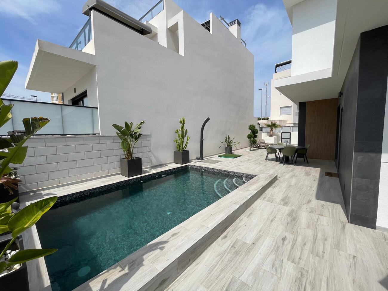 For sale - 3 Bedroom 3 Bathroom Villa in Benijofar -  - Alicante