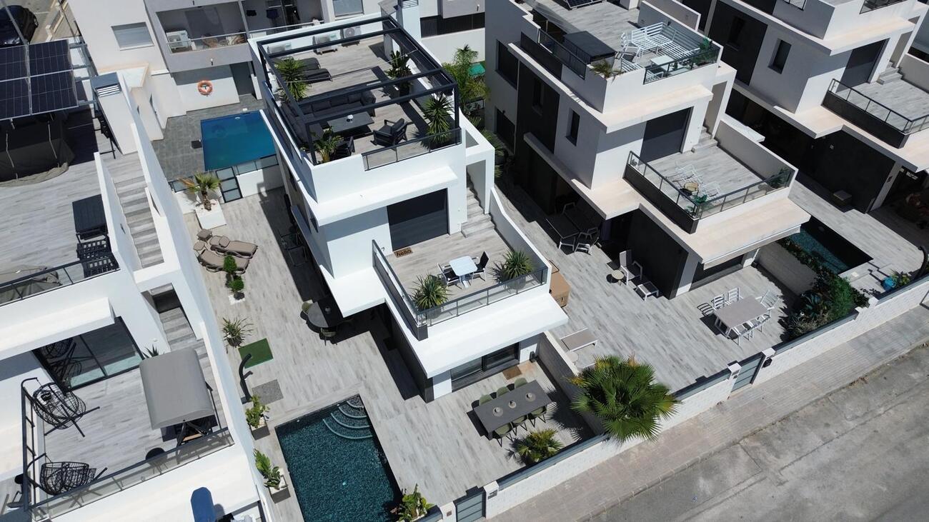 For sale - 3 Bedroom 3 Bathroom Villa in Benijofar -  - Alicante