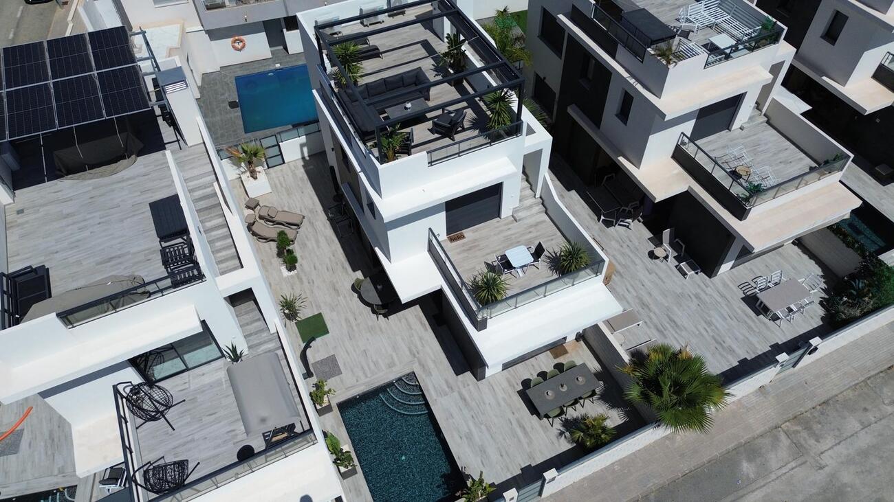For sale - 3 Bedroom 3 Bathroom Villa in Benijofar -  - Alicante