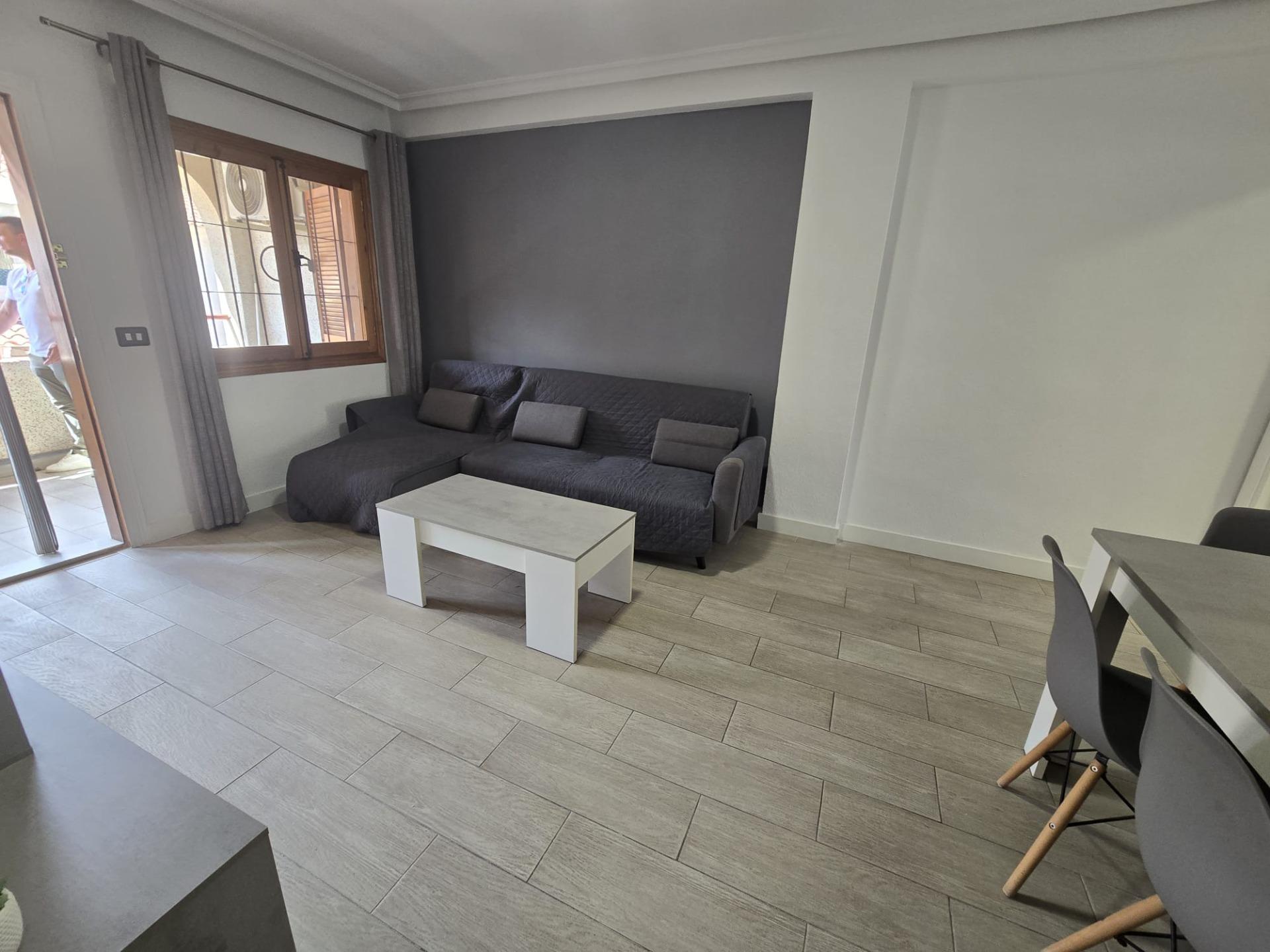 For sale - 2 Bedroom 1 Bathroom Apartment in Torrevieja - Torrevieja  - Alicante