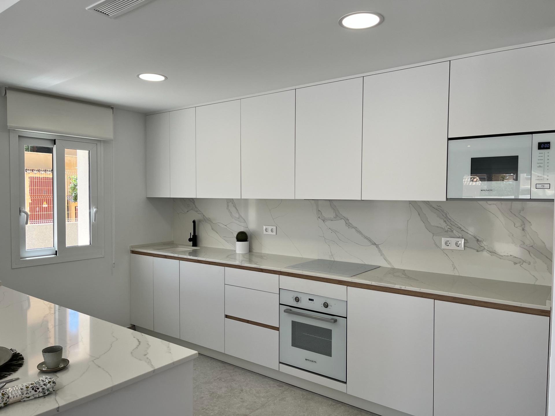 For sale - 3 Bedroom 2 Bathroom Apartment in Torrevieja - aguas nuevas  - Alicante