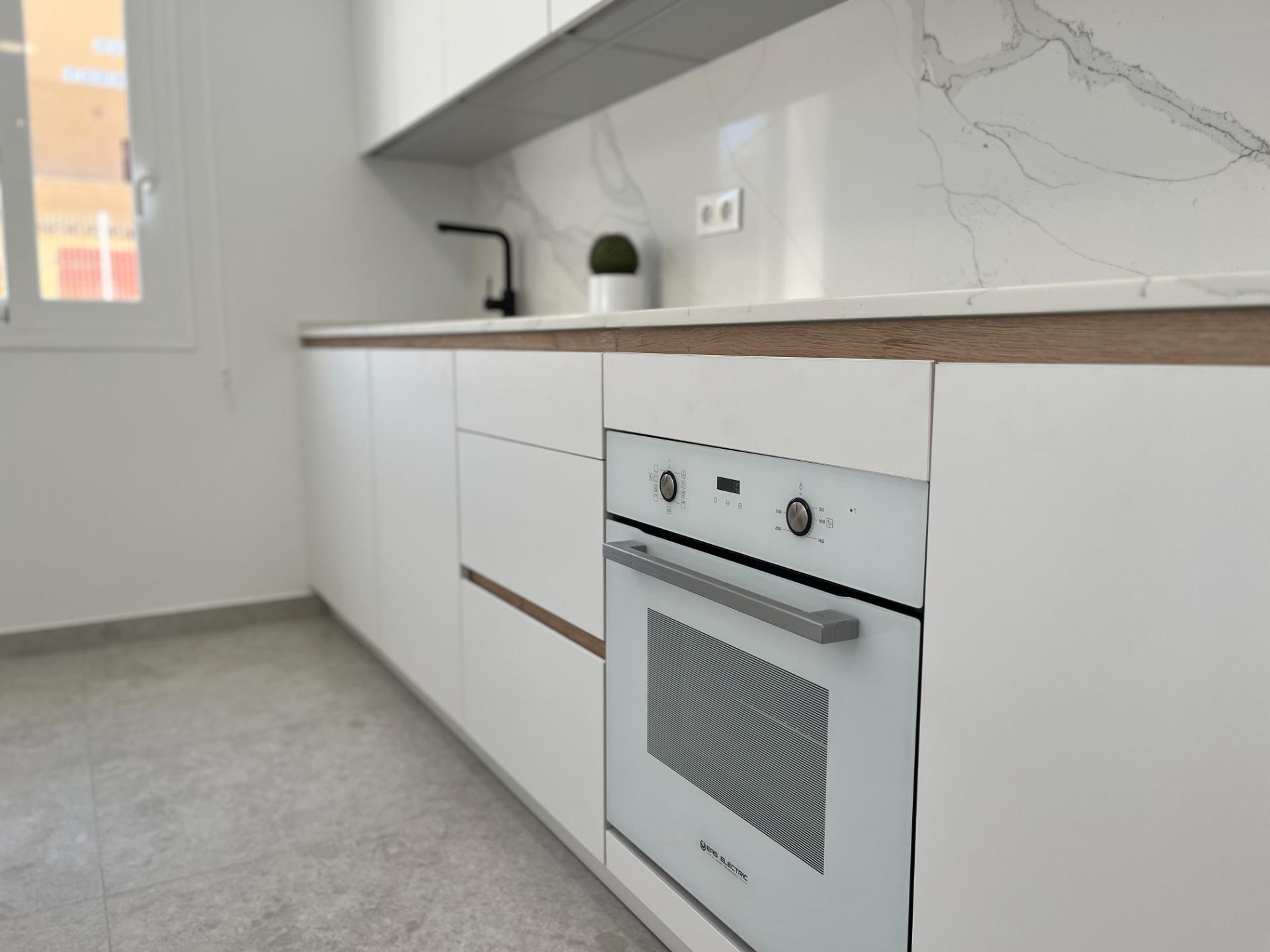 For sale - 3 Bedroom 2 Bathroom Apartment in Torrevieja - aguas nuevas  - Alicante