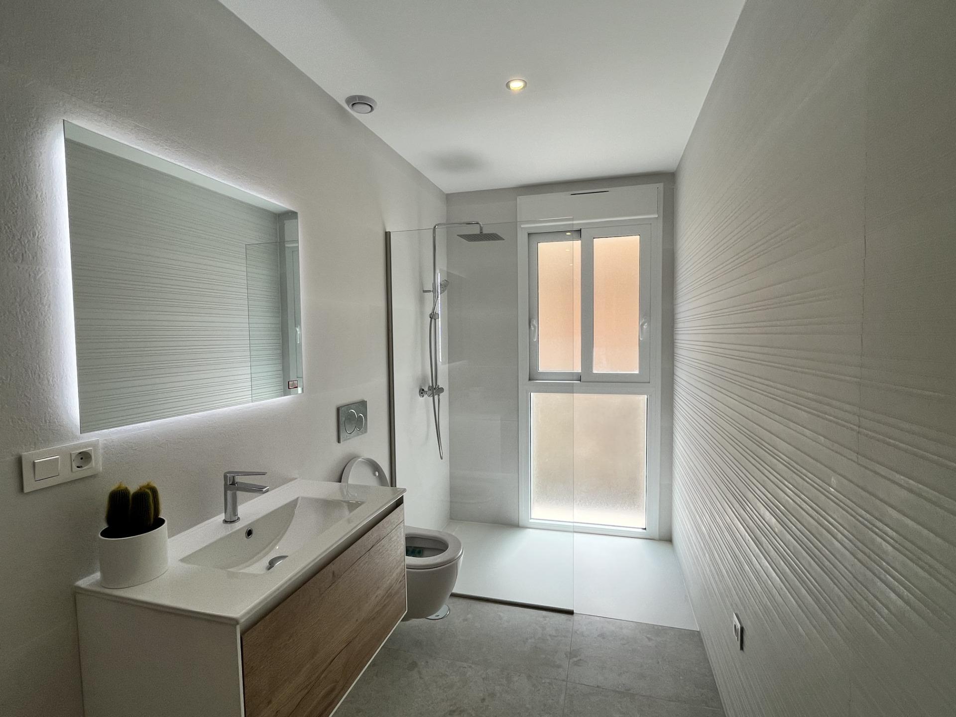 For sale - 3 Bedroom 2 Bathroom Apartment in Torrevieja - aguas nuevas  - Alicante