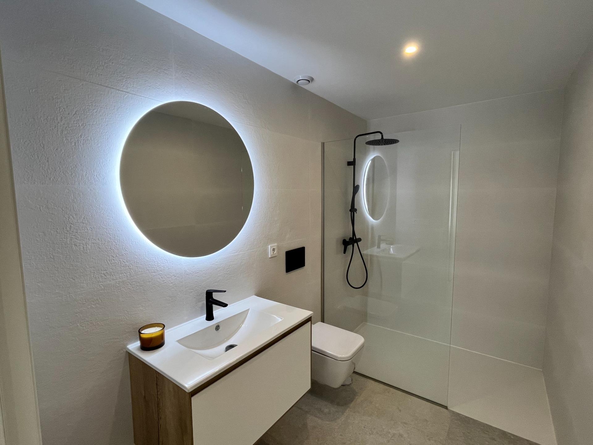 For sale - 3 Bedroom 2 Bathroom Apartment in Torrevieja - aguas nuevas  - Alicante