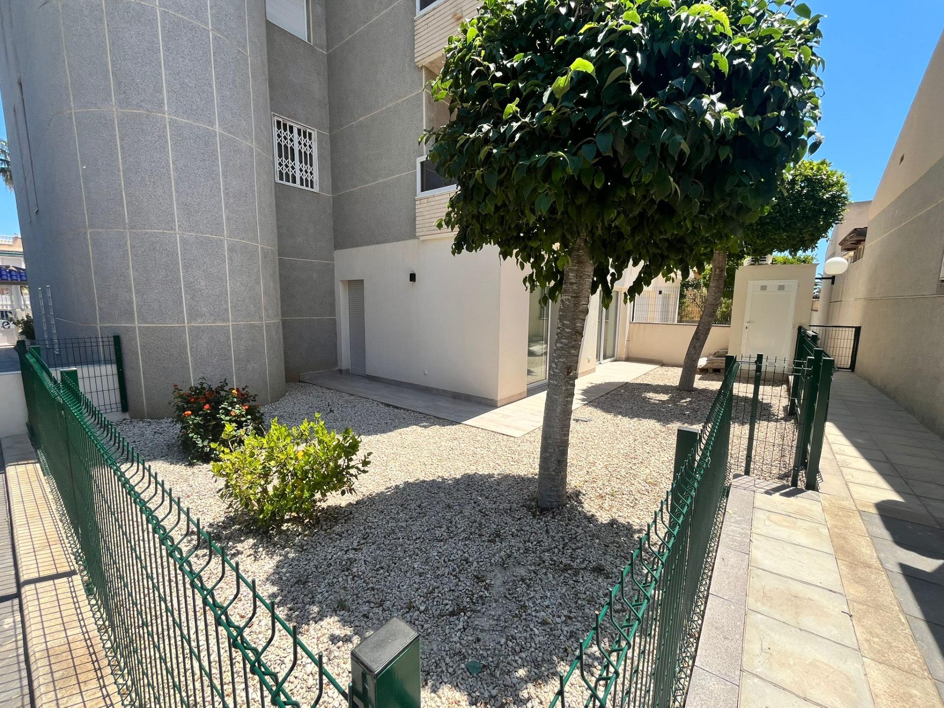 For sale - 3 Bedroom 2 Bathroom Apartment in Torrevieja - aguas nuevas  - Alicante