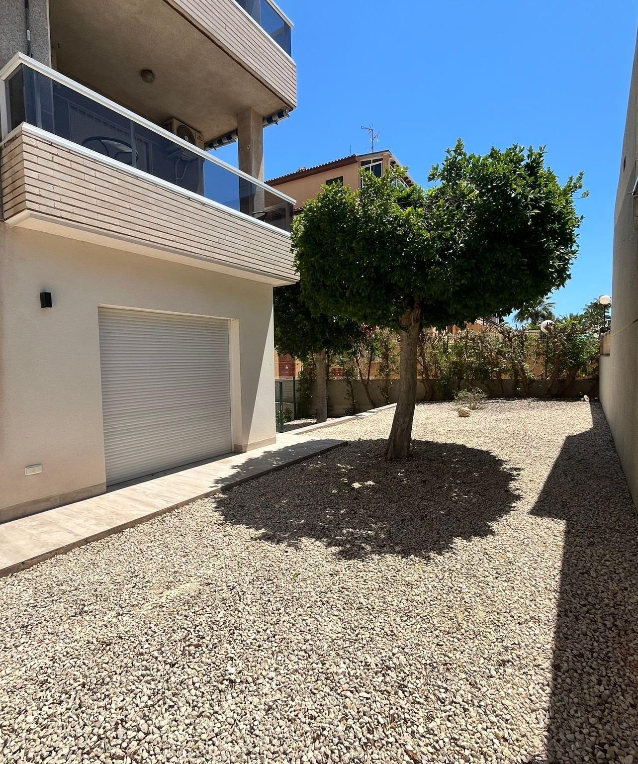 For sale - 3 Bedroom 2 Bathroom Apartment in Torrevieja - aguas nuevas  - Alicante