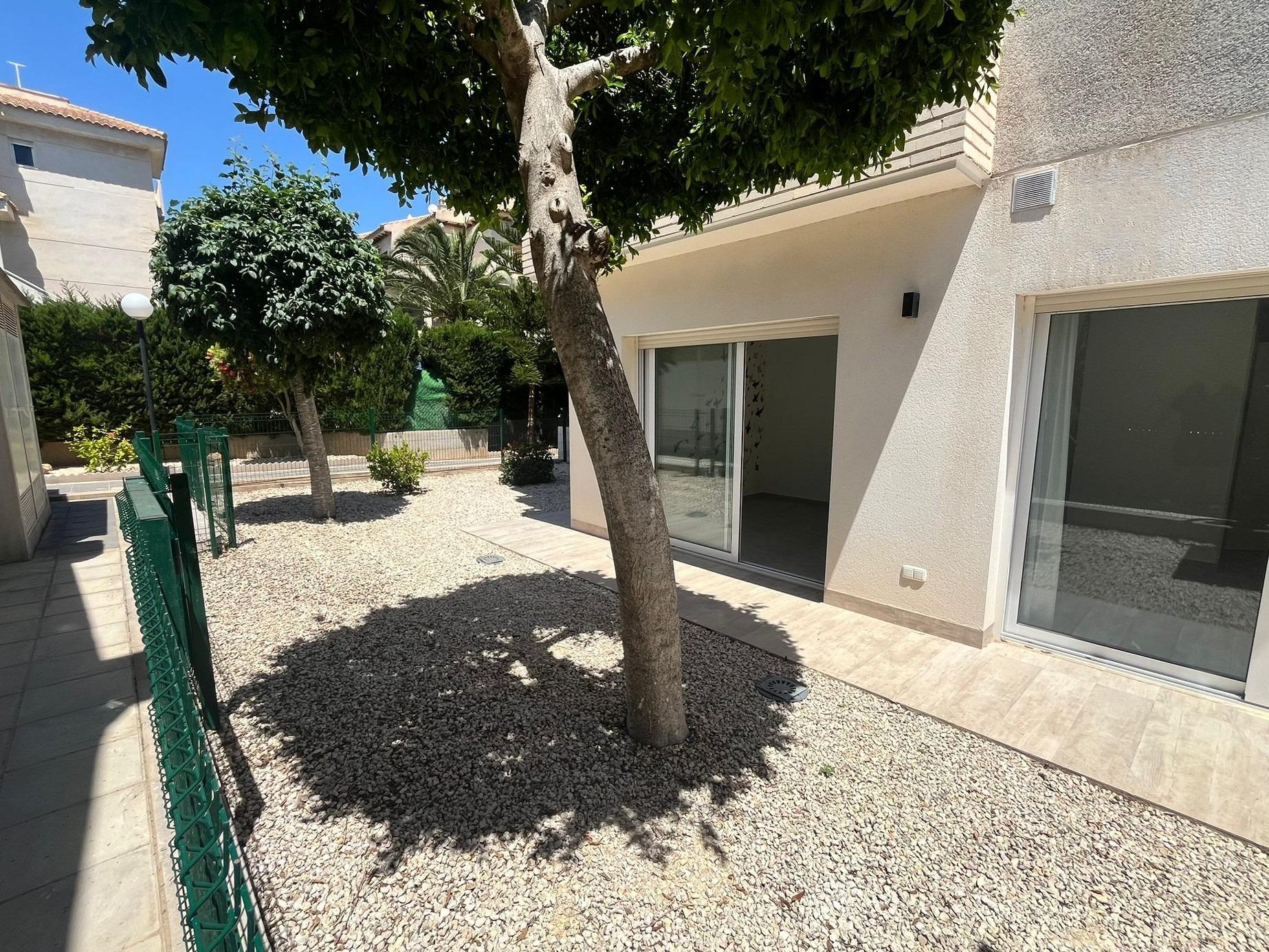 For sale - 3 Bedroom 2 Bathroom Apartment in Torrevieja - aguas nuevas  - Alicante