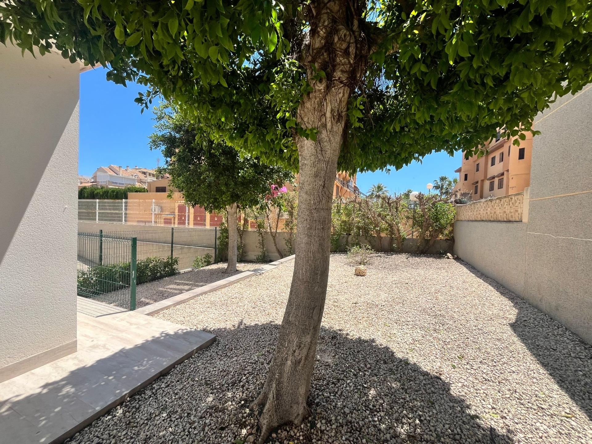 For sale - 3 Bedroom 2 Bathroom Apartment in Torrevieja - aguas nuevas  - Alicante