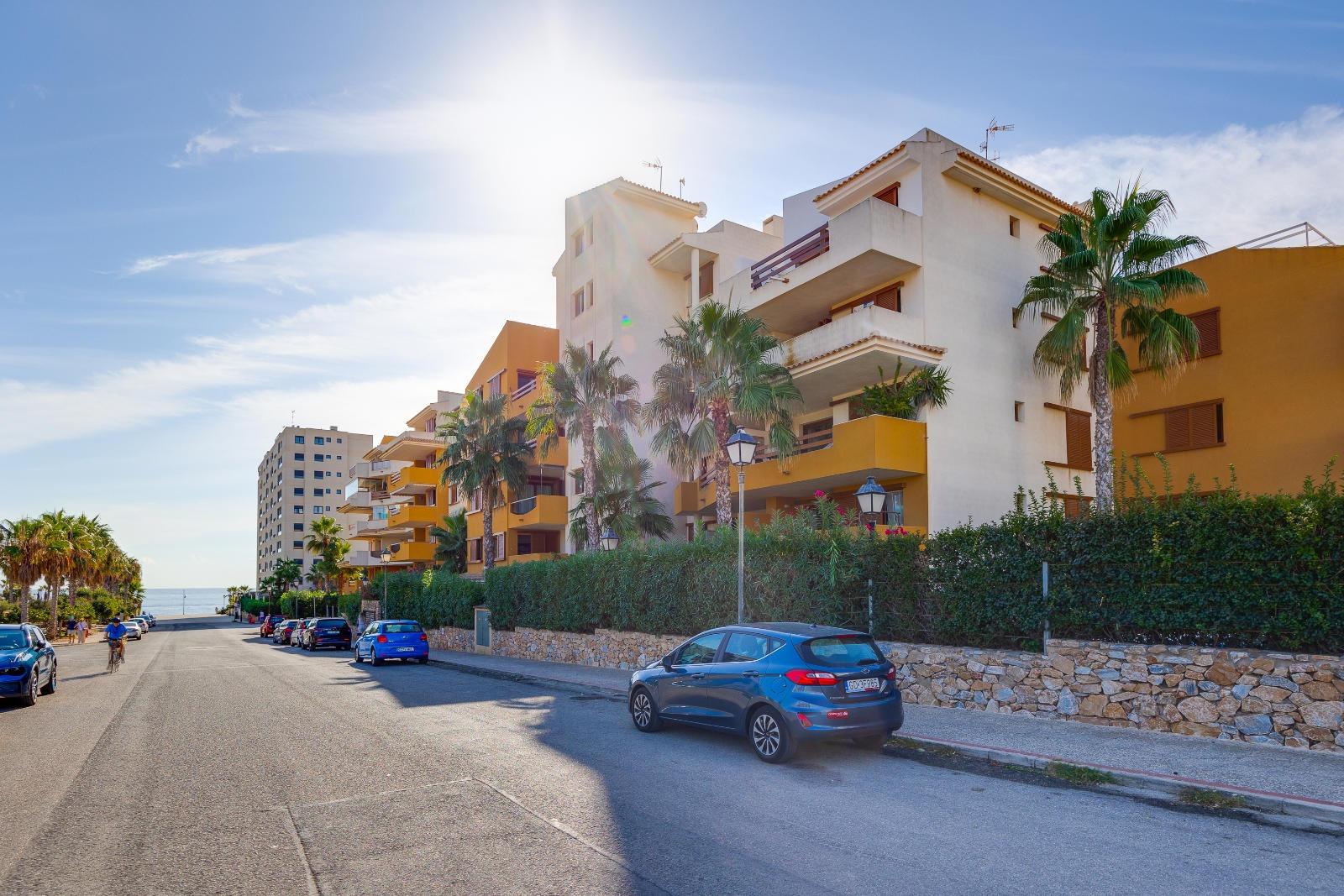 For sale - 2 Bedroom 1 Bathroom Apartment in Torrevieja - Punta Prima  - Alicante