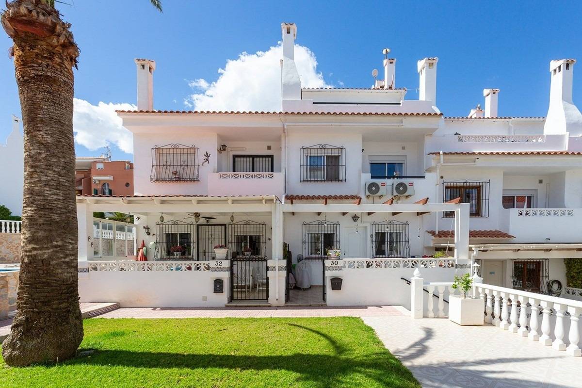 For sale - 3 Bedroom 2 Bathroom Townhouse in La Mata - La Mata  - Alicante