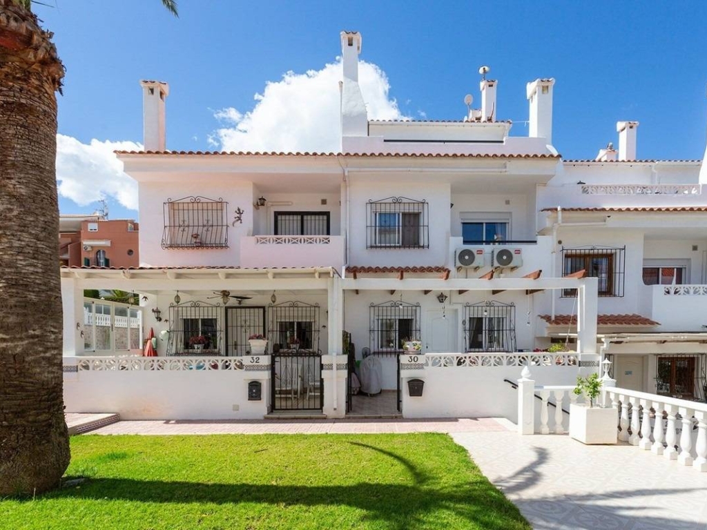 3 Bedroom 2 Bathroom Townhouse in La Mata