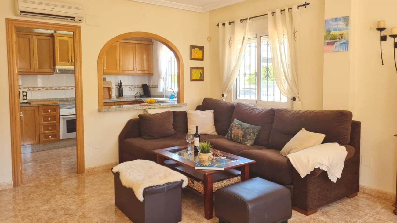 For sale - 3 Bedroom 2 Bathroom Villa in Villamartin - Costa Blanca  - Alicante